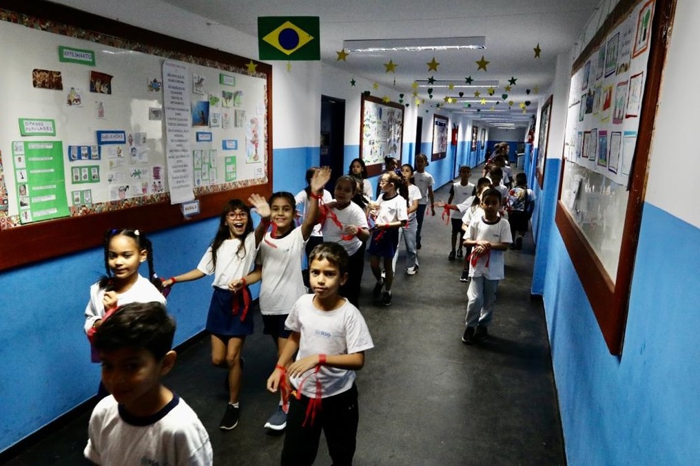 Prefeitura entrega reforma da Escola Municipal República da Colômbia